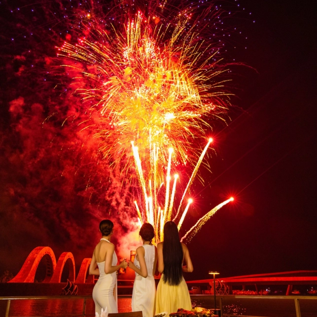 Kiss Of Sea Show + Symphony Of Sea Sho ...